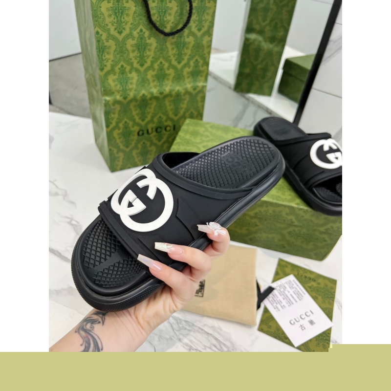 G*u*i slippers